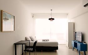 Amplio monoambiente con piscina